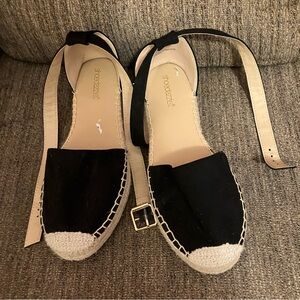 Show Dazzle Ankle Tie‎ Closed Toe Sandals Size 7.5